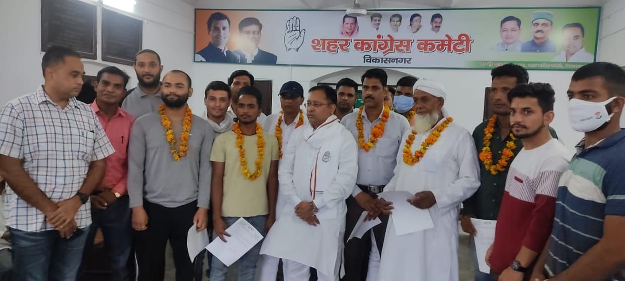Congress: 5 vice presidents, 6 general secretaries and 10 secretaries