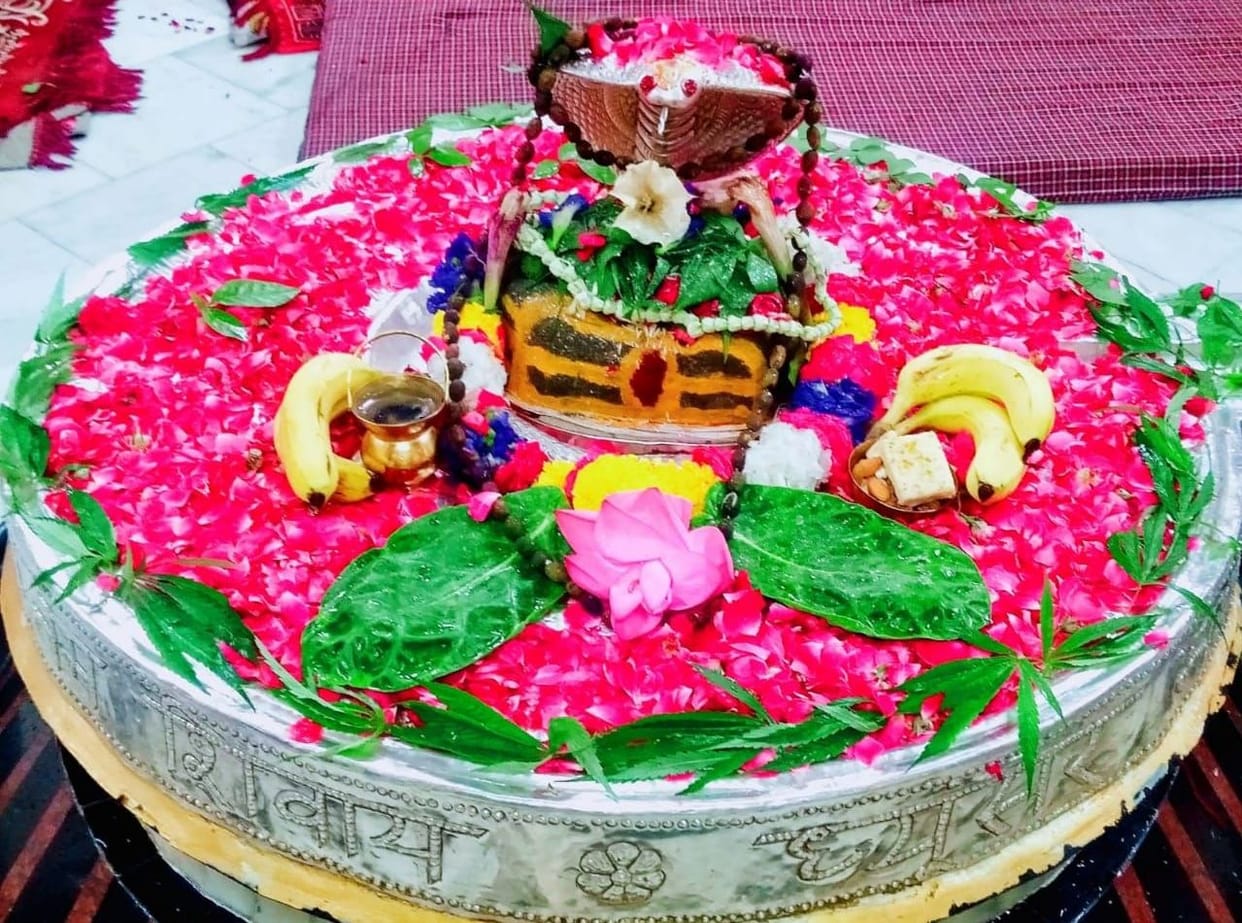 On the third Monday of Sawan, there was a crowd of devotees in the Shivalaya