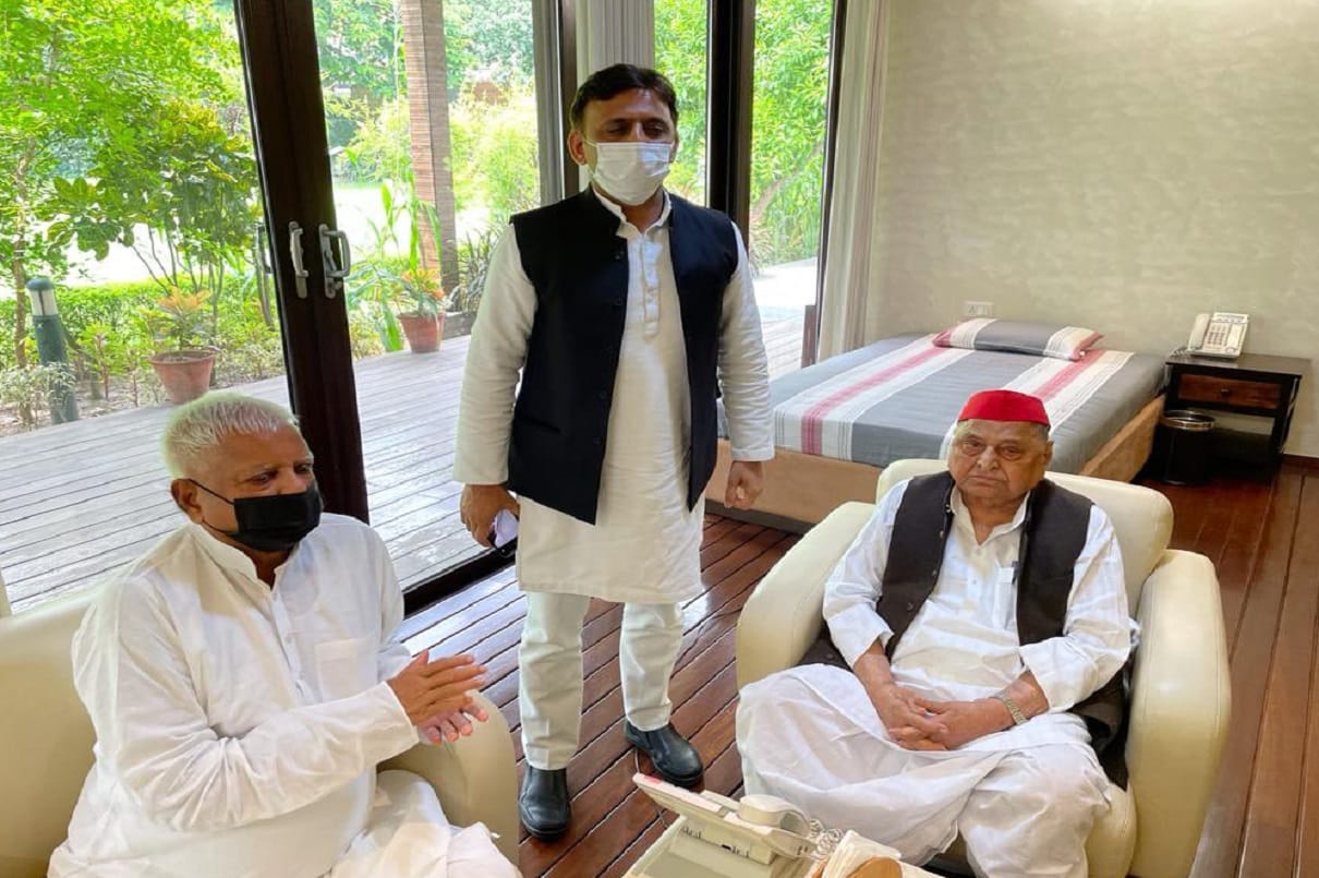 Lalu Prasad Yadav Met Mulayam Singh Yadav And Akhilesh Yadav In Delhi