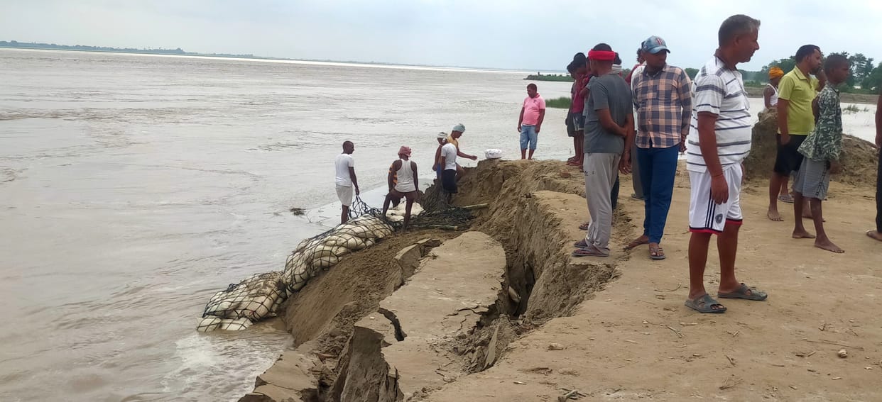 Merges in 15 meters under construction Thokar Ghaghra in 24 hours