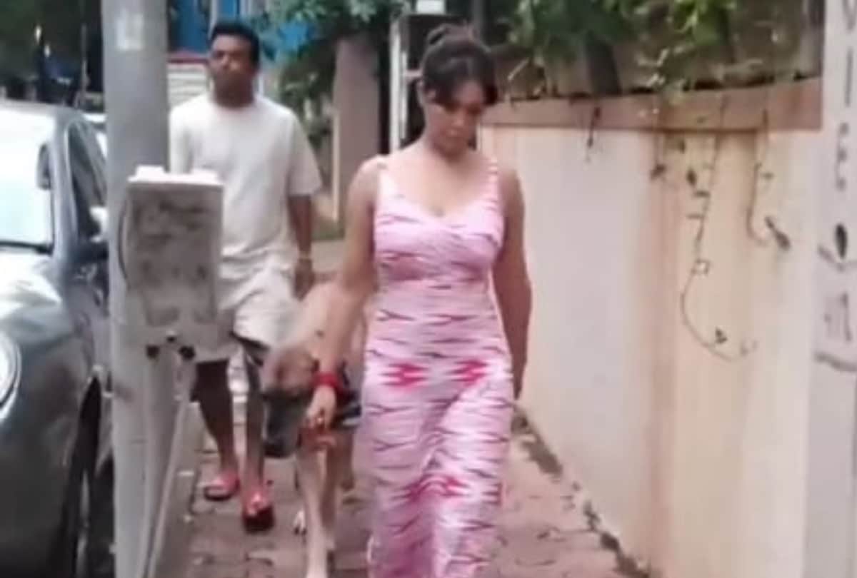 kim sharma and leander paes romantic evening actress troll on social media
