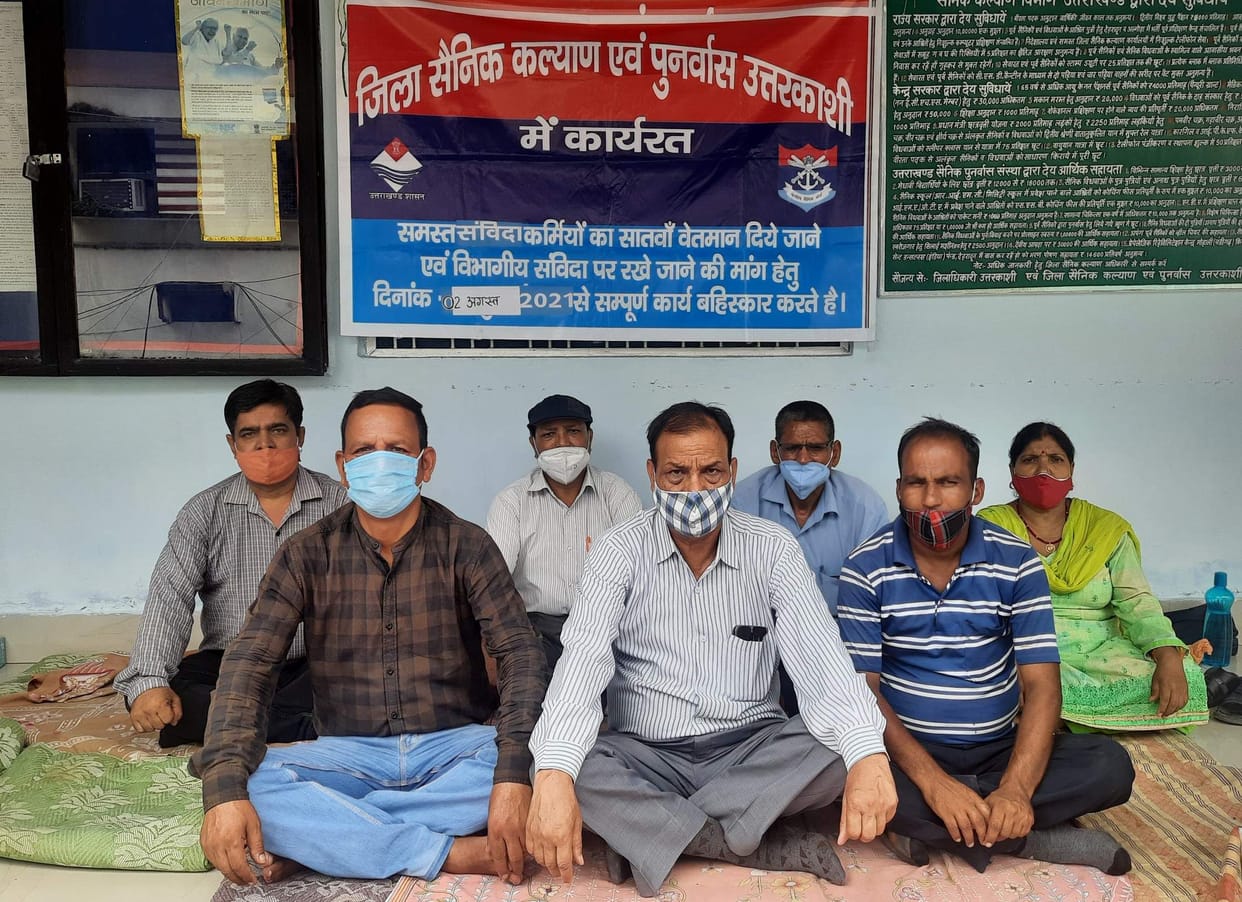 Ex-servicemen demanded departmental contract
