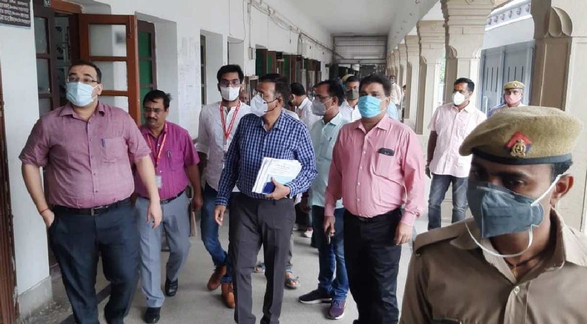 14 employees salary will be deducted who absent during municipal commissioner inspection of offices in varanasi