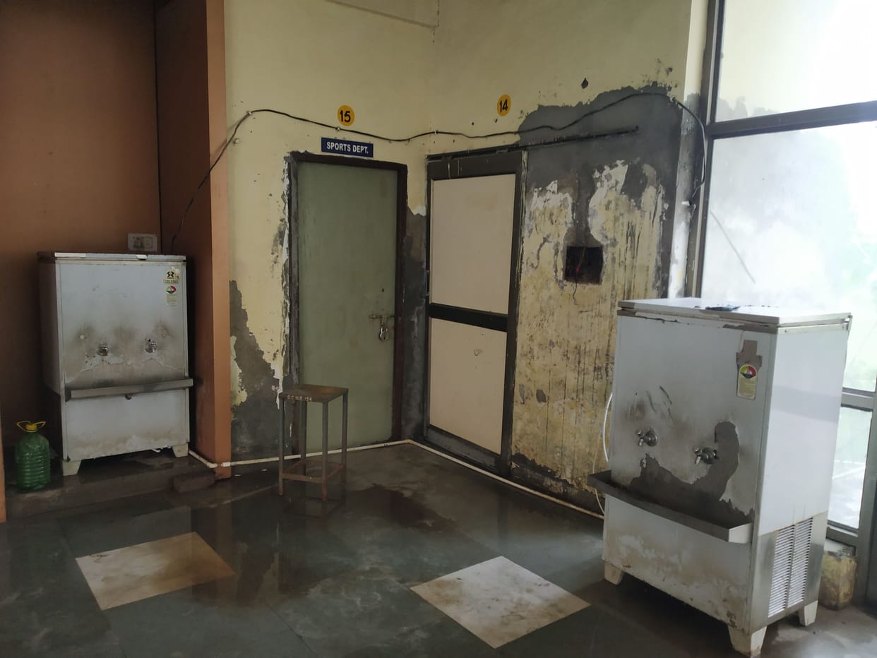 There is no provision of drinking water and toilets in the government college, the girls are upset