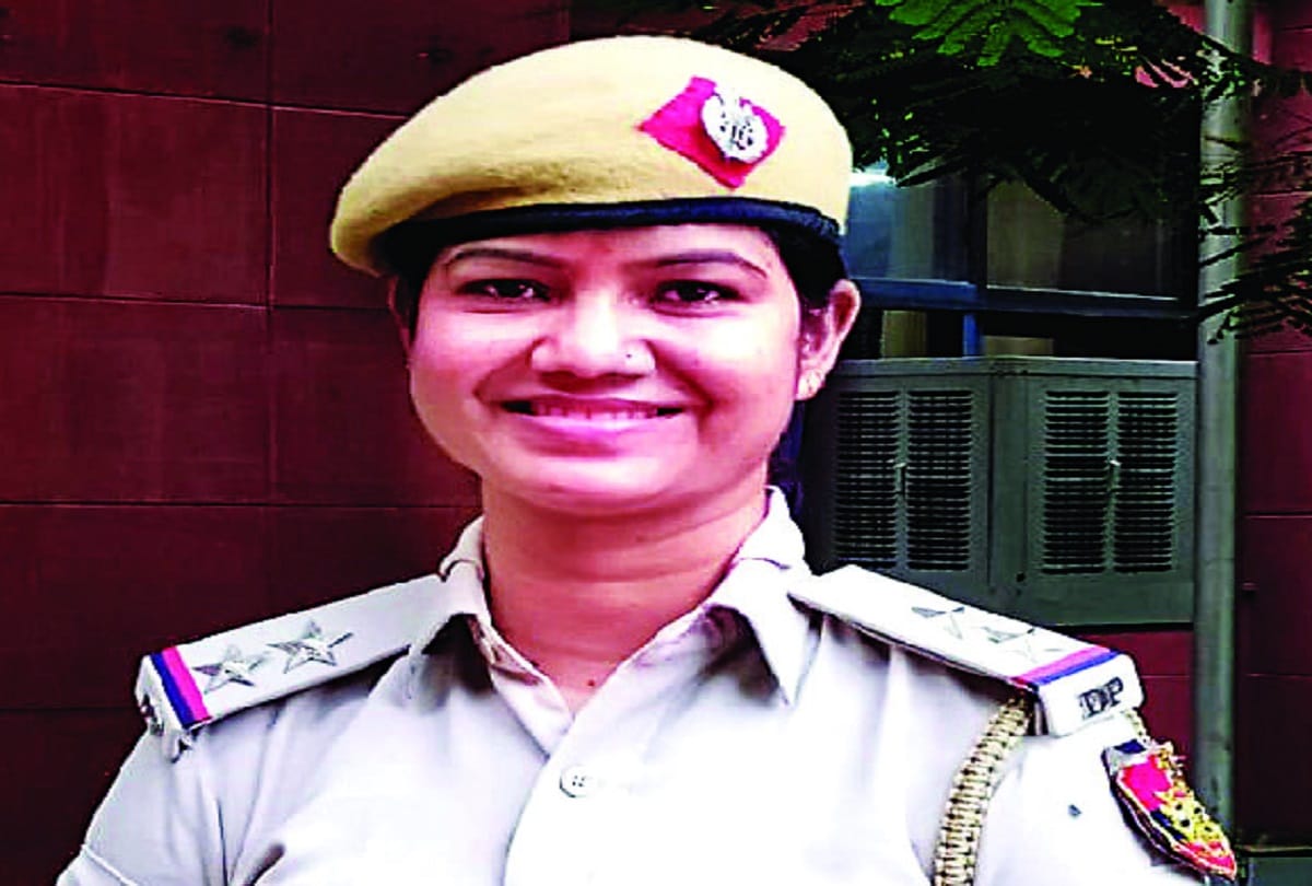 Delhi Police female SI caught accused in film style