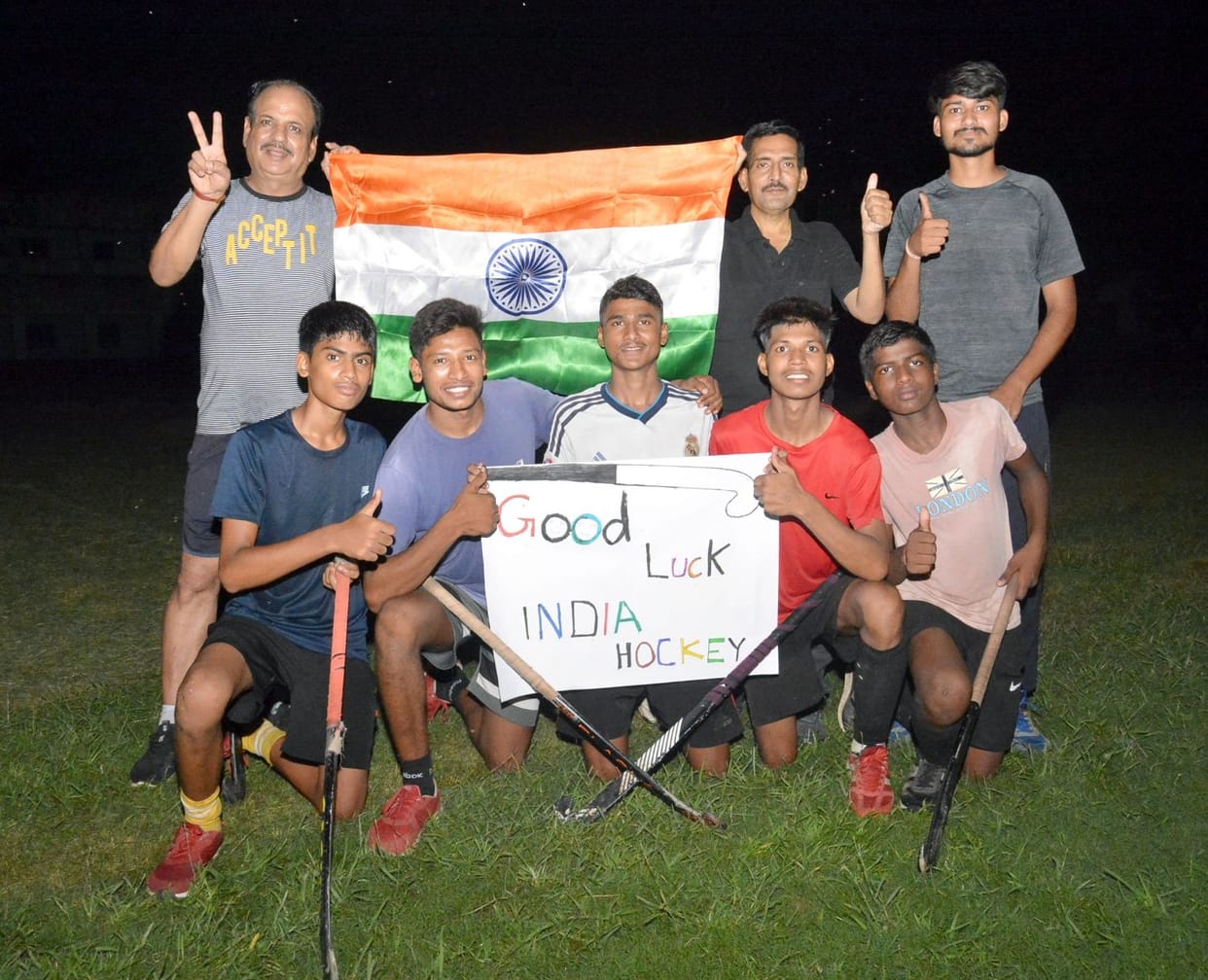 Celebration celebrated on the performance of young players in hockey