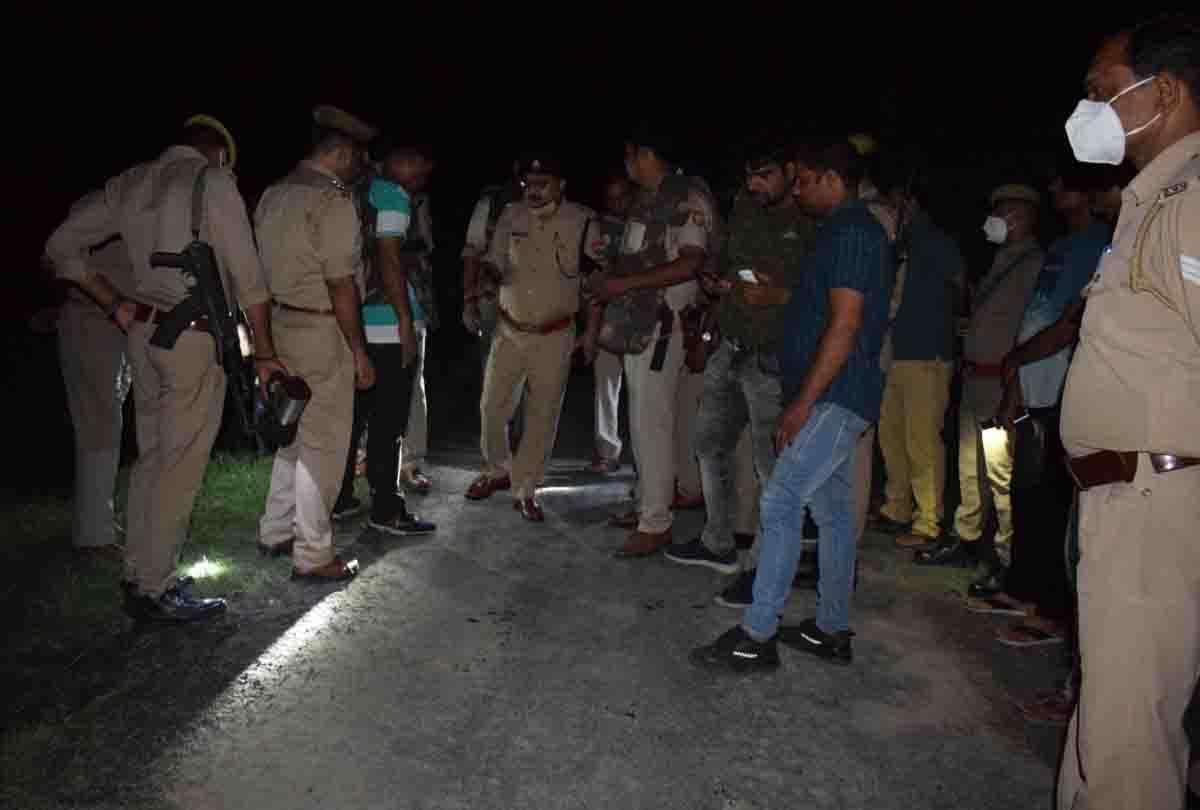Police station incharge and constable injured in encounter with miscreants