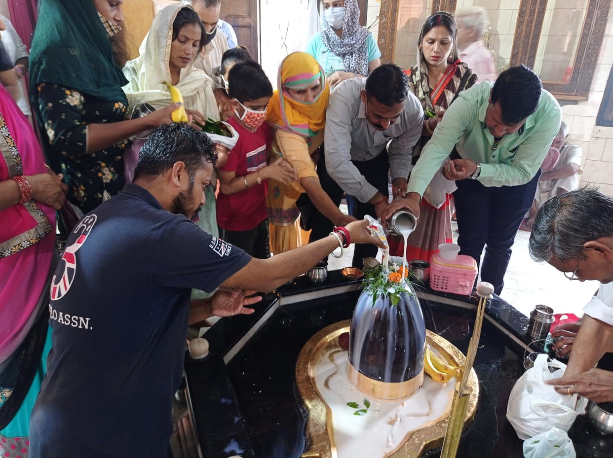 Offered milk, Gangajal, cannabis, datura, belpatra to Lord Shiva, Kurukshetra