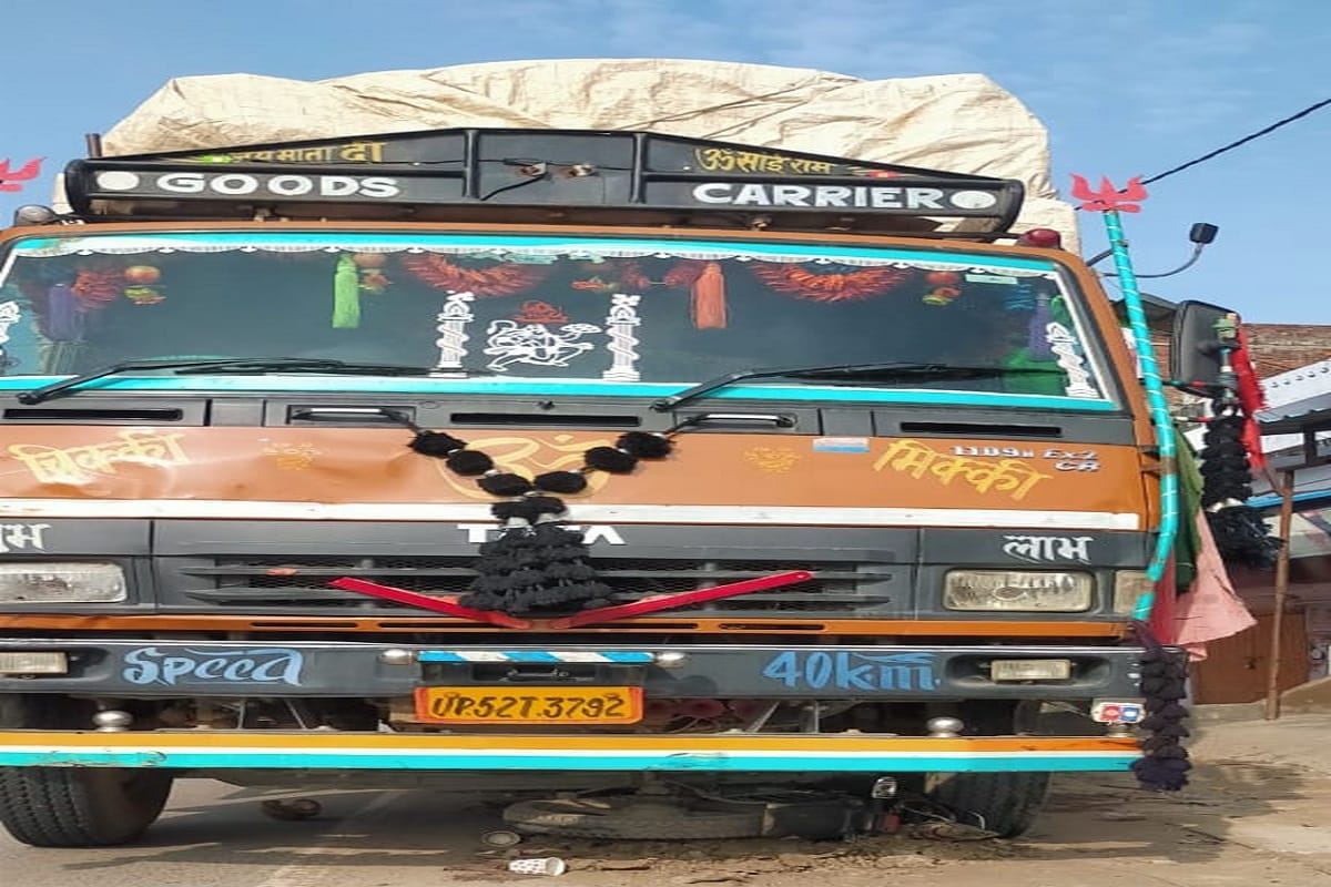 Road accident in Azamgarh two people killed in collision between DCM and bike 