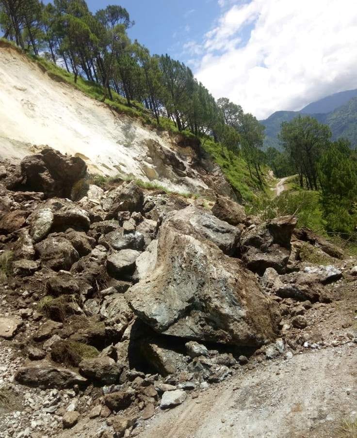 Pokhari-Harishankar road closed for a week
