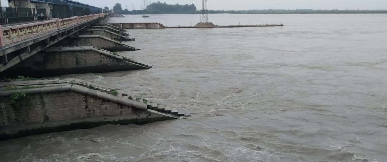 Water level increased due to rain on mountains, danger of flood in Junawai area