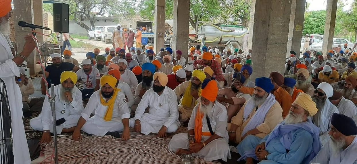 Farmers again took the decision to boycott Daduwal after meeting