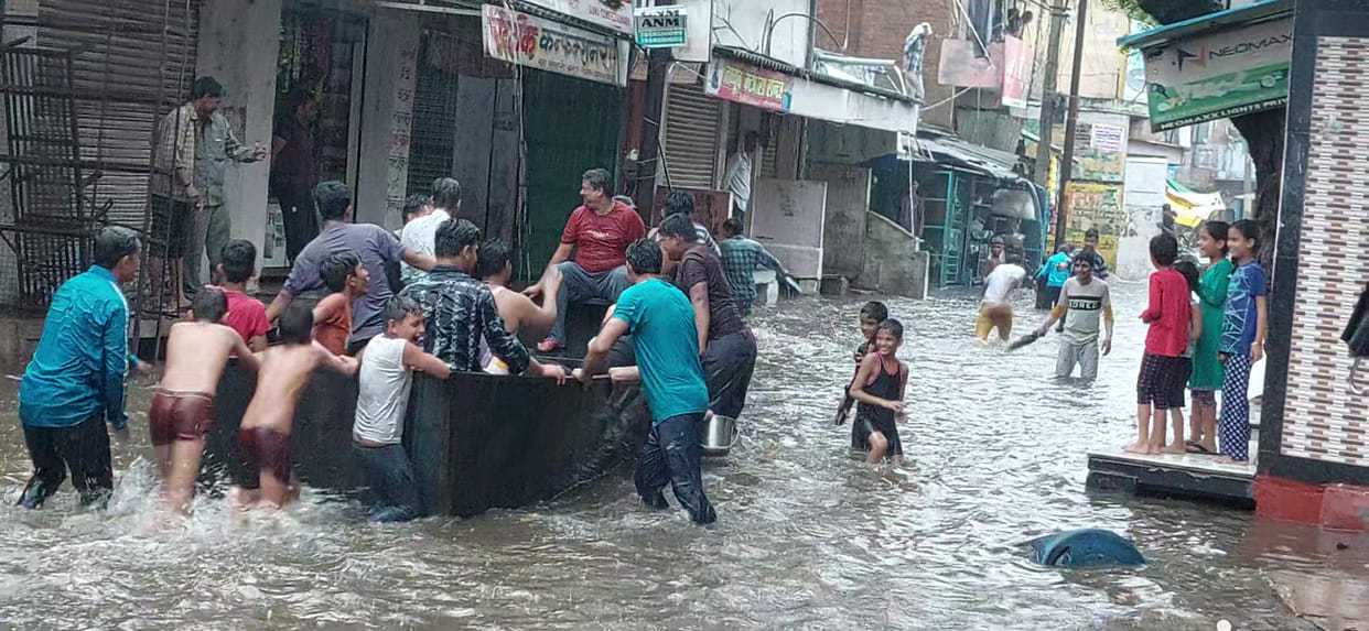 From the roads to the houses, water is the only water, the boat sailed in Quraysh Nagar