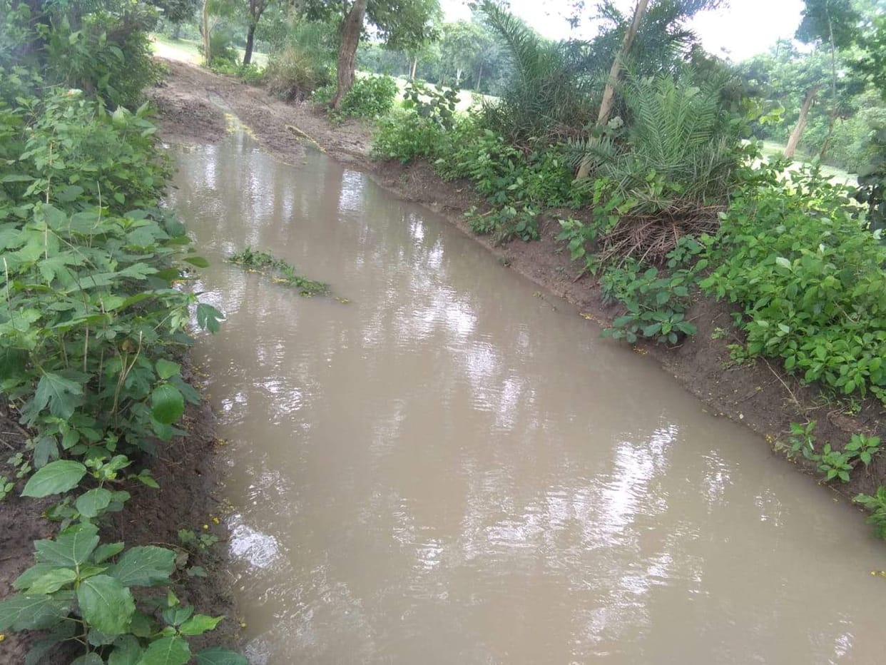black soil road, mud filled, traval trouble