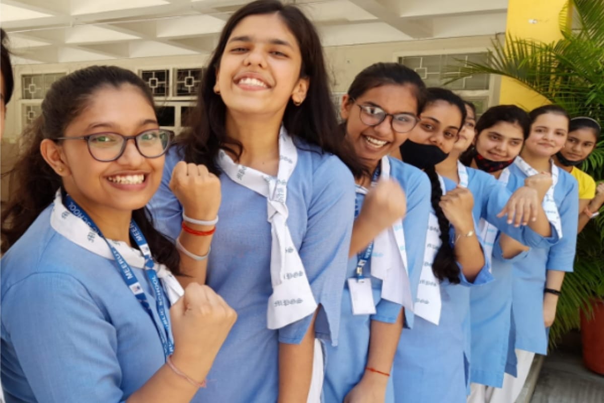 CBSE Result Government left private schools behind 100 perscent results in five regions