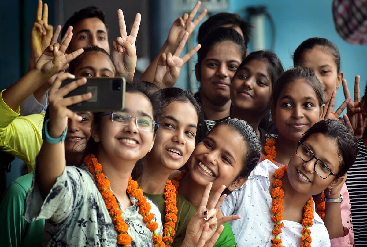 CBSE Result: Prayagraj region's record in class 10th, 99.19 percent students pass