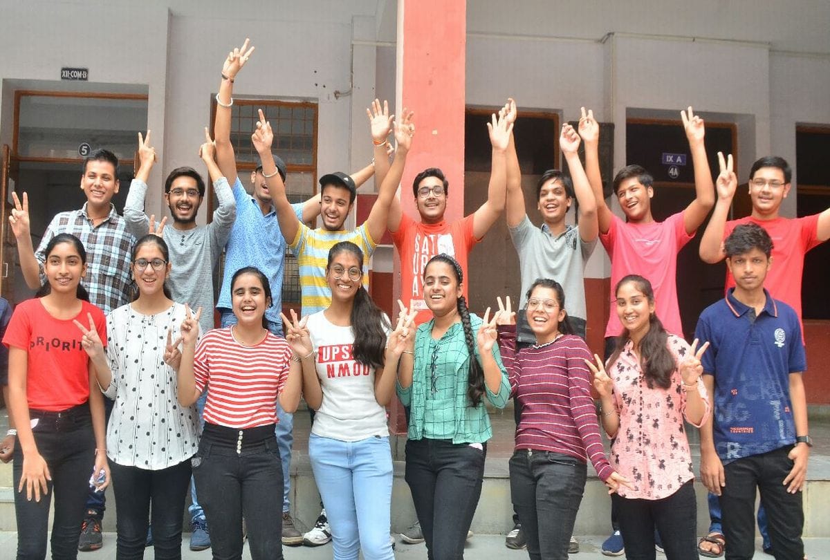 cbse class 10th results agra student celebrate success of exam