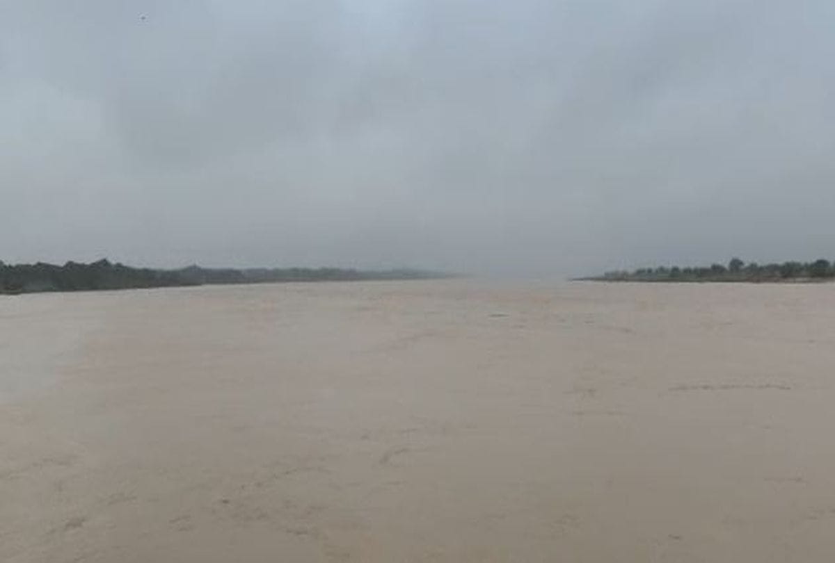 Flood In Agra Chambal And Yamuna River Warning To Villagers