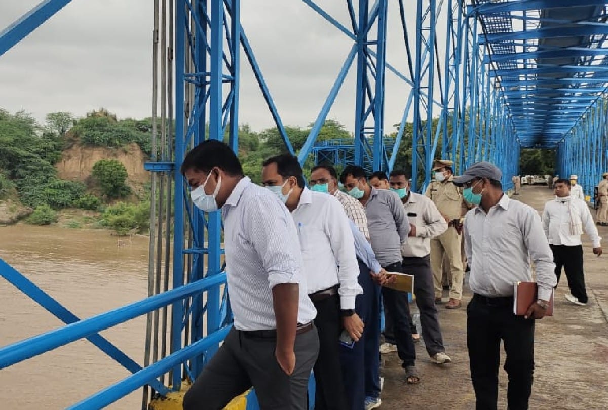 Flood In Agra Chambal And Yamuna River Warning To Villagers