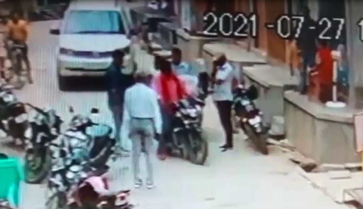 Video viral of crime branch beating Shiv Sena district president in chandauli