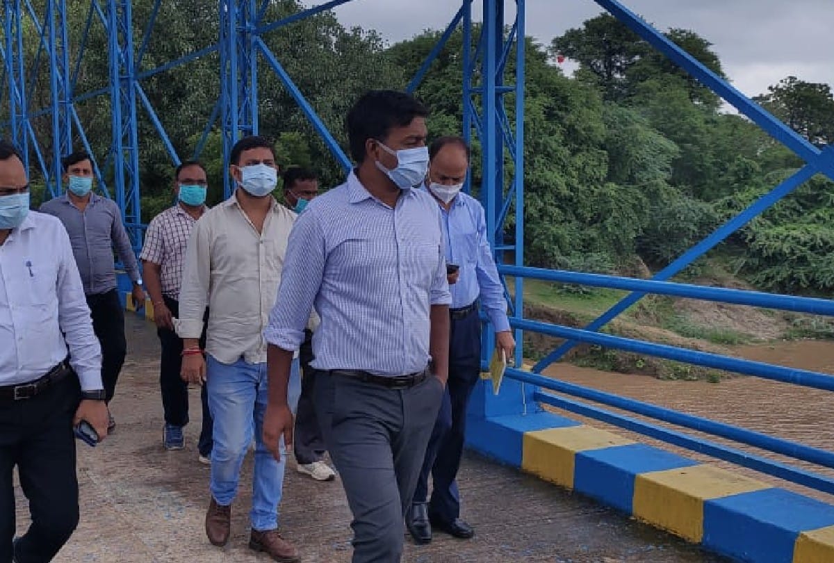 Chambal river flowing nears warning level in agra