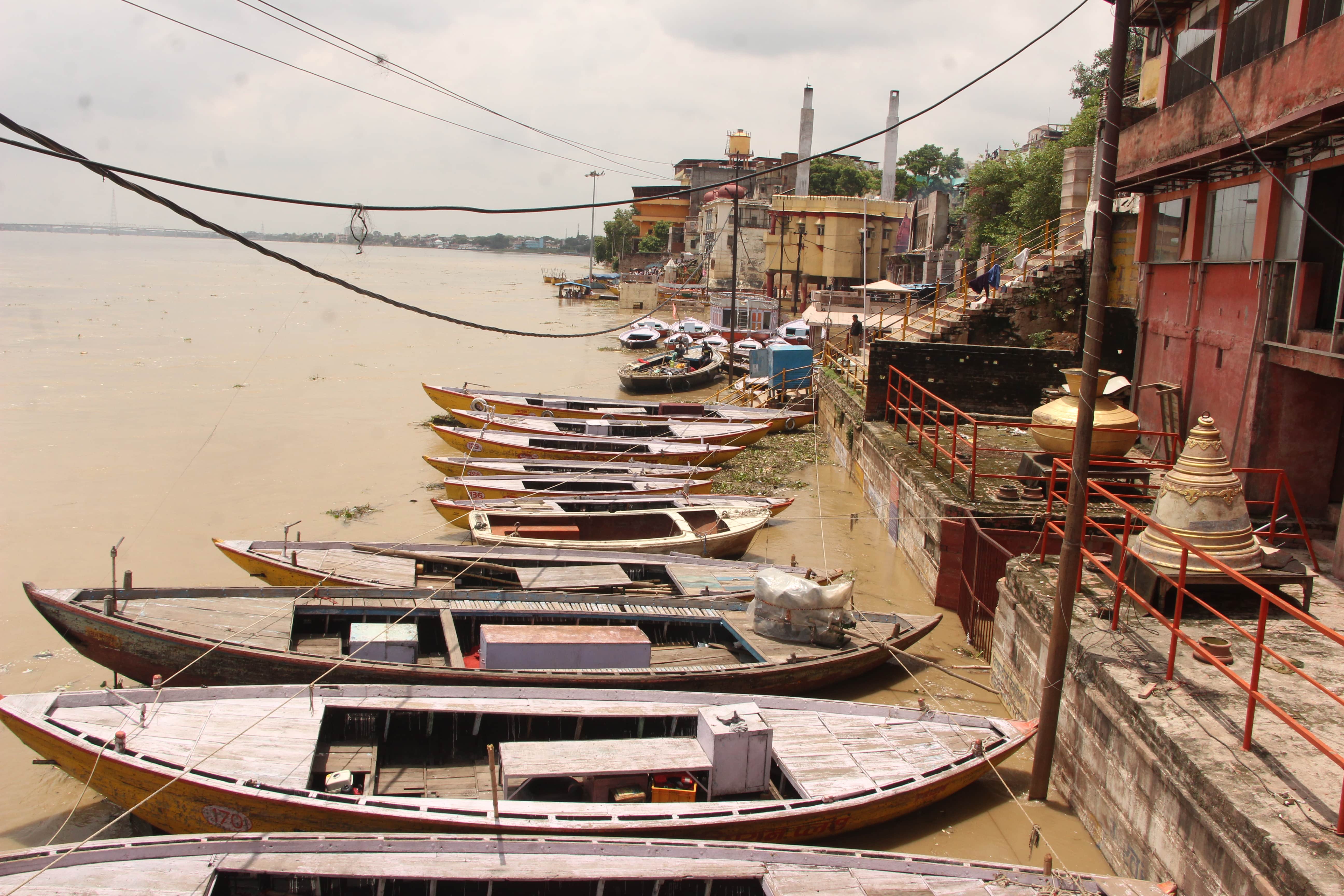 varanasi ganga water level: due to increasing water level water entered houses across Varuna river in varansi