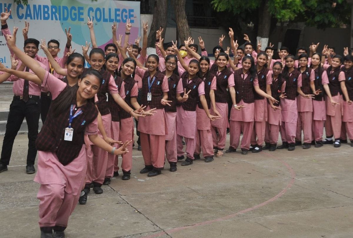 cbse class 10th results agra student celebrate success of exam