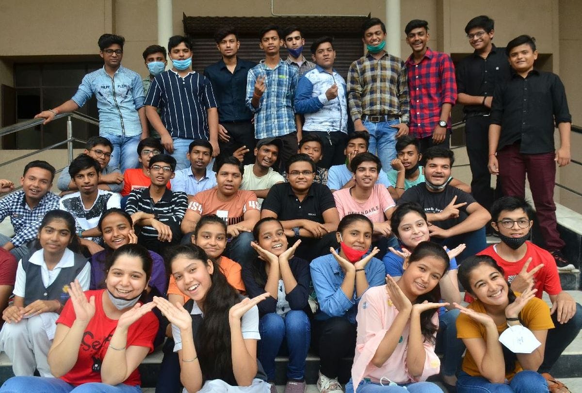 cbse class 10th results agra student celebrate success of exam