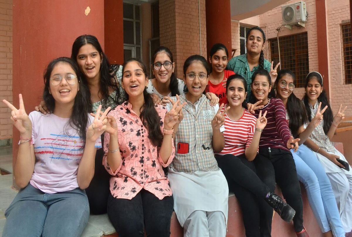 cbse class 10th results agra student celebrate success of exam