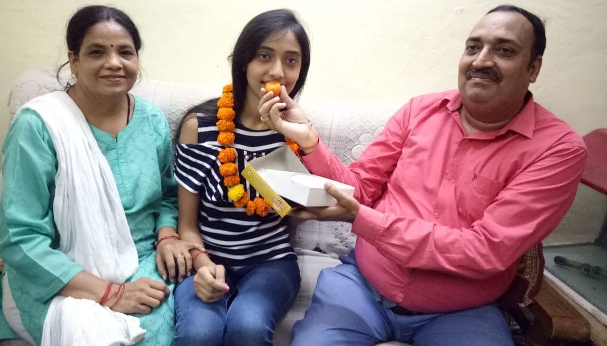 The faces of the students in the 10th result