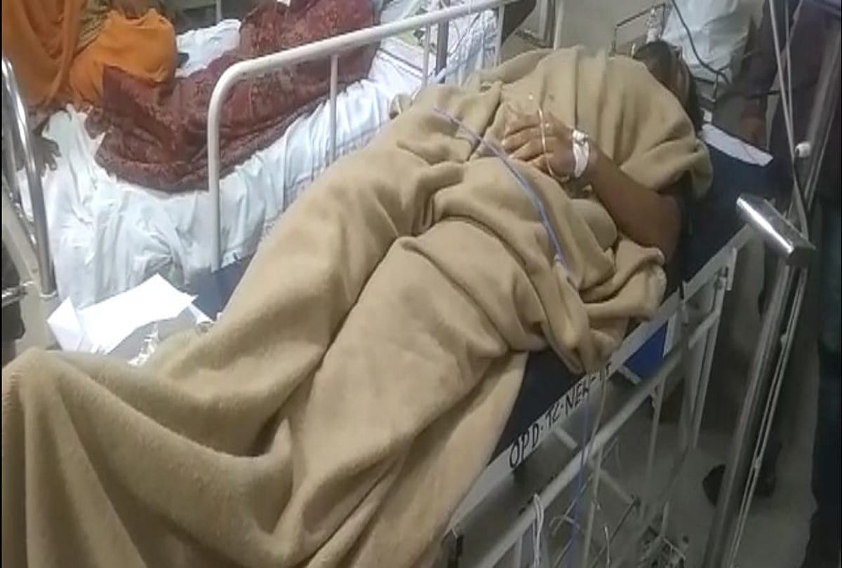 firing in amu campus a youth from bihar injured by gun shot