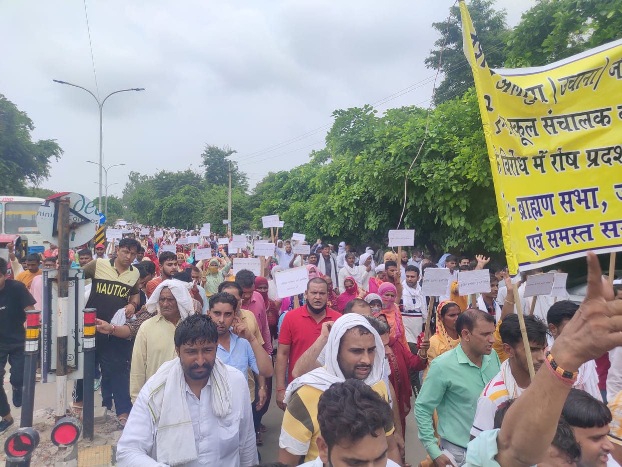 demonstration for early arrest of killers