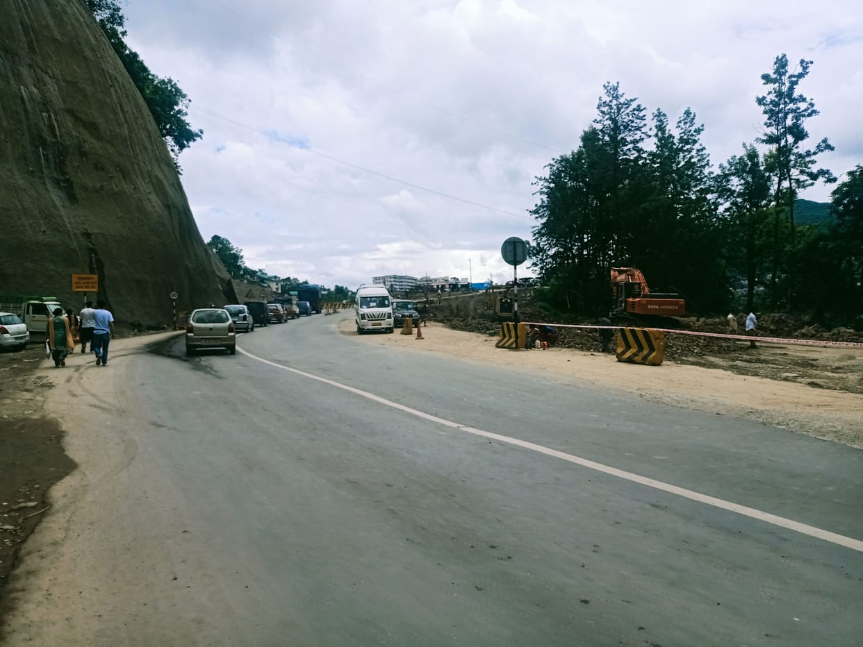 Street vendors loosing livlihood due to fourlane construction to be given land for shops in Solan