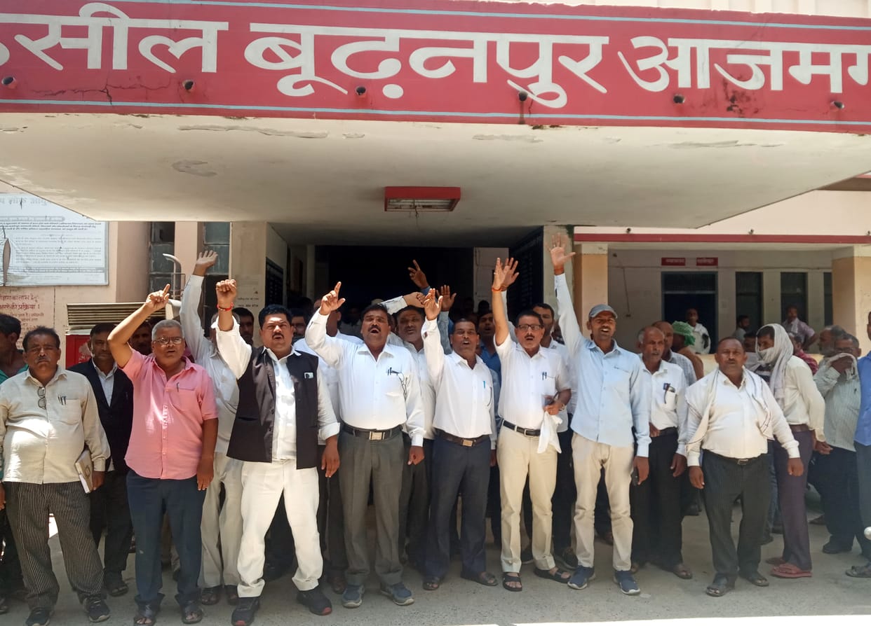 Lawyers protest against Tehsildar