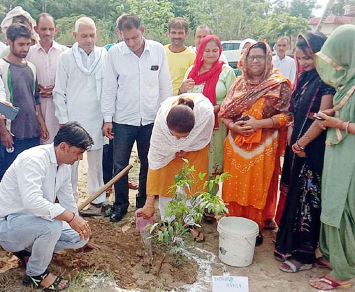 Women expressed their displeasure over the lack of drinking water supply