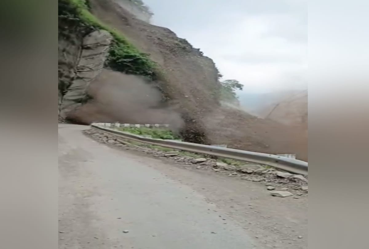 large scale landslide on the Renuka-Sangrah road, people saved their lives by running away