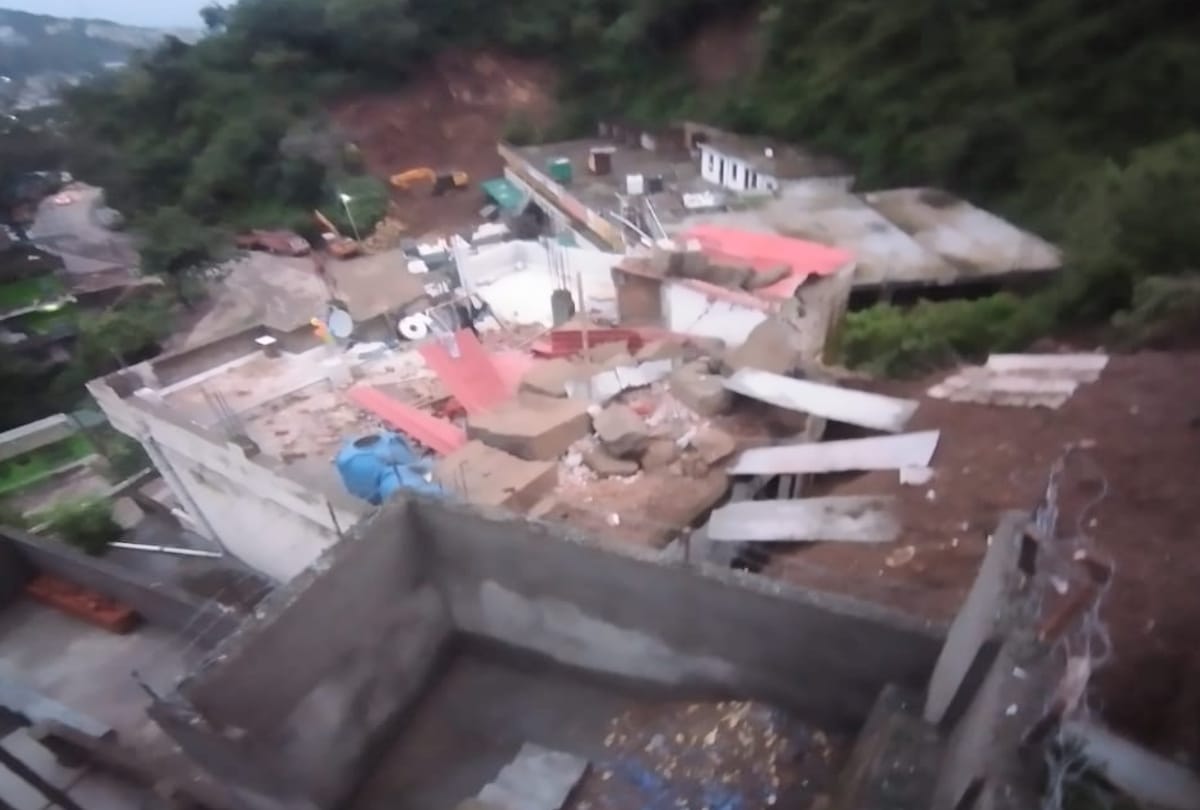 large scale landslide on the Renuka-Sangrah road, people saved their lives by running away