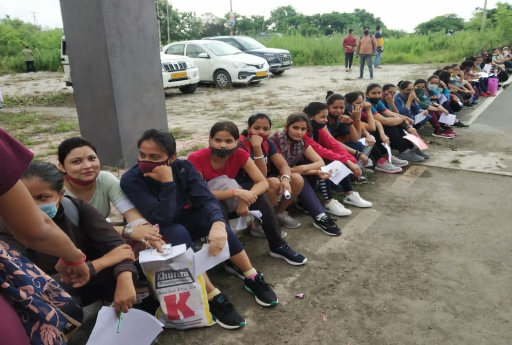Uttarakhand News: Forest Guard Physical Efficiency 14 kilometer Running Exam For Girls Today in Haldwani