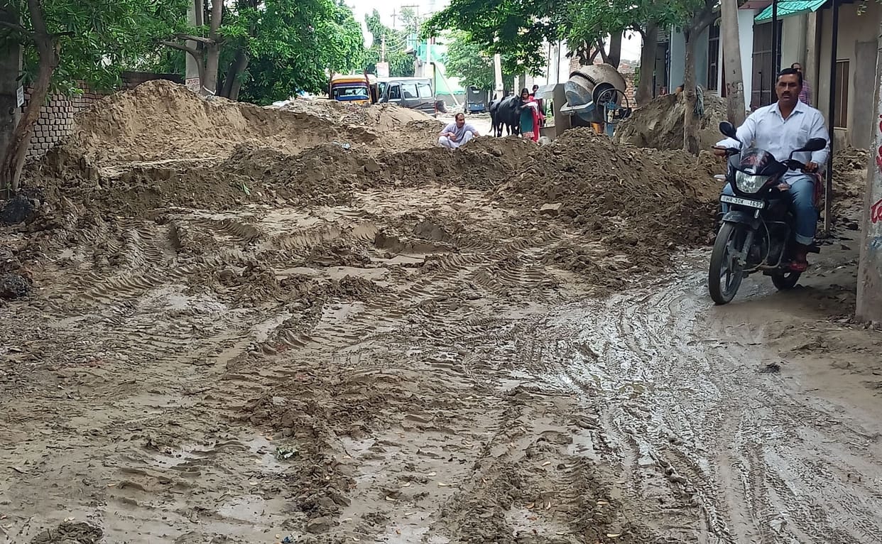The road to Pachovan temple is bad, devotees upset