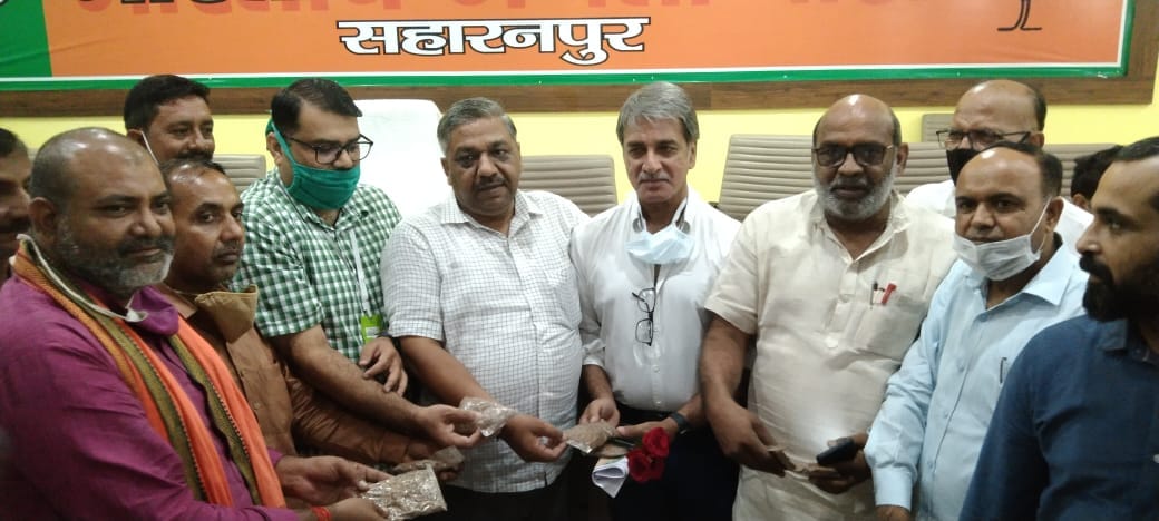 Workers should be ready to deal with the third wave of Corona: Jitendra