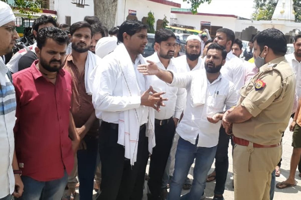 UP News: Ruckus between BJP and RLD workers over objectionable remarks on former Prime Minister Chaudhary Charan Singh in Baghpat