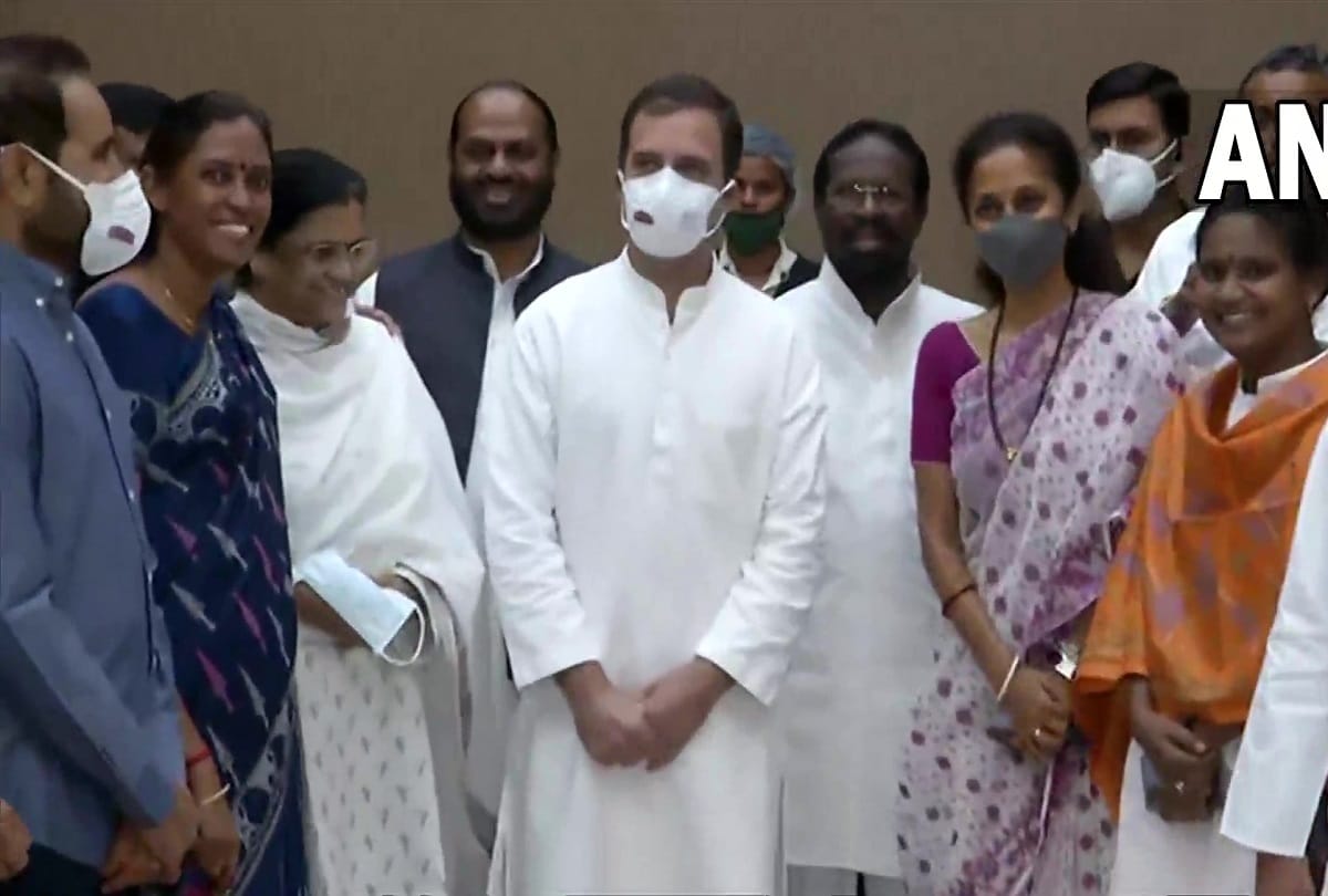 Rahul gandhi to host breakfast meet with opposition leaders