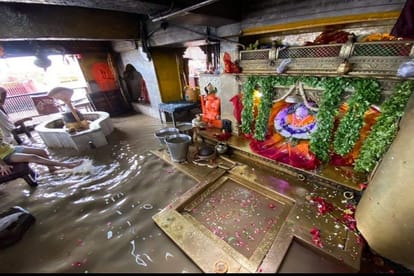 World famous Ganga Aarti Varanasi will now be done from terrace, water level near warning point