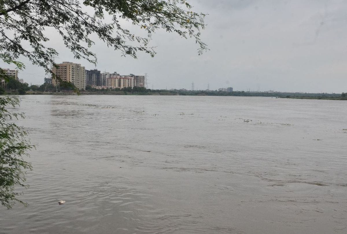Weather today heavy rain warning in Agra