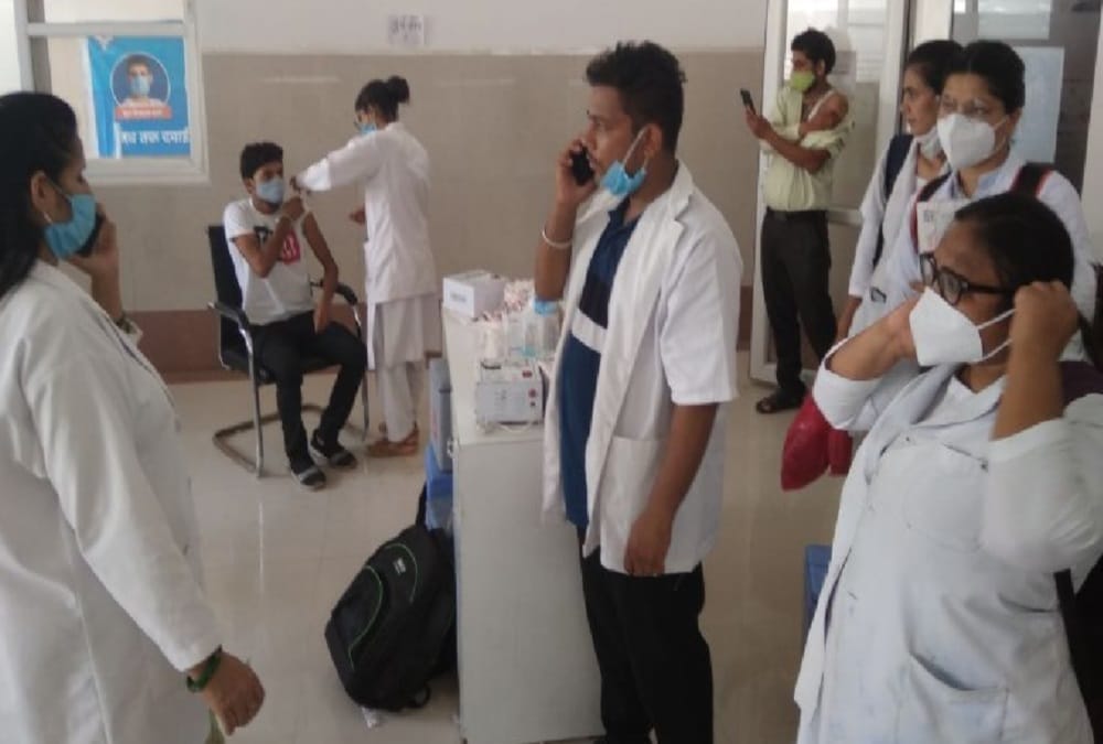 Corona Vaccination in Uttarakhand: Panic during corona vaccination in Rajpura center rudrapur