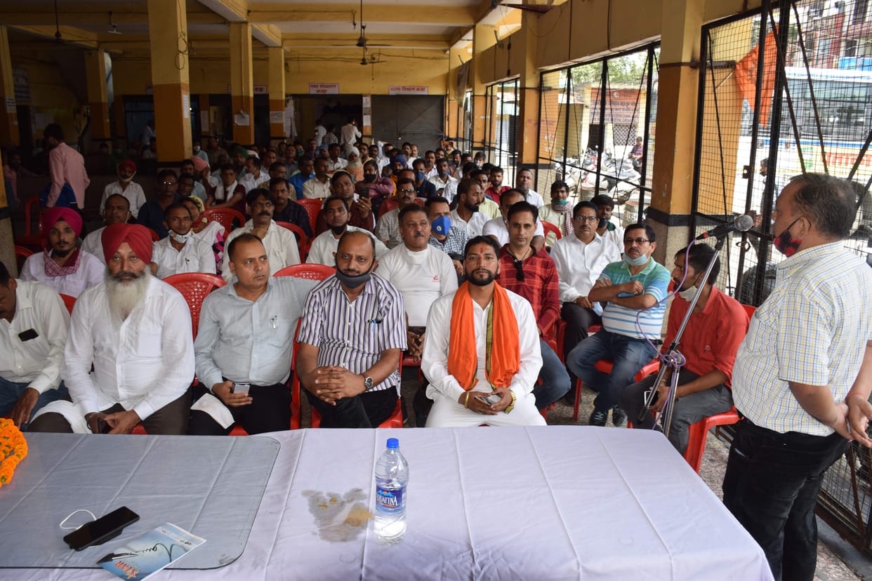 Demand for regularization of contract and special personnel