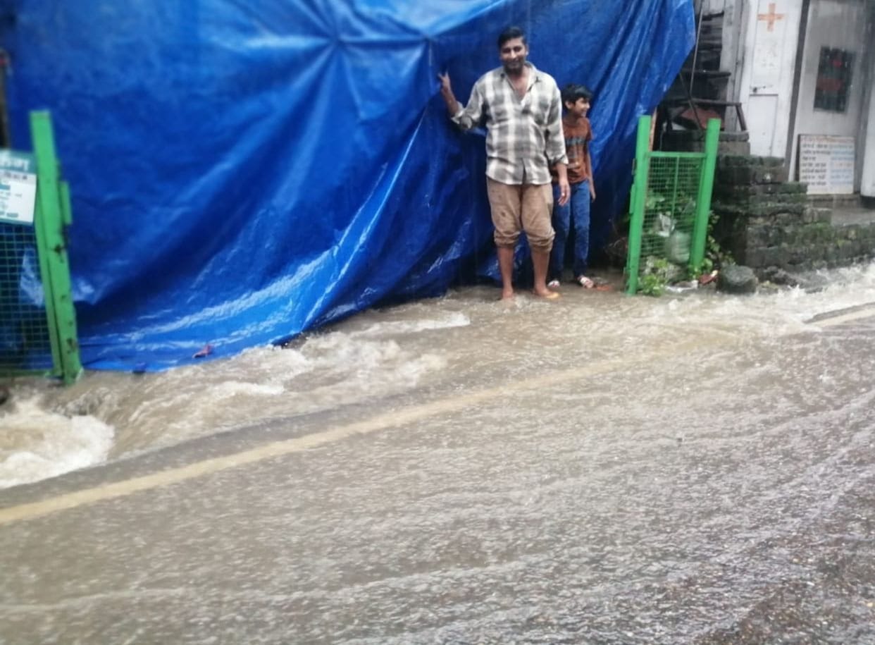 Rain water entered houses and shops in Jogindernagar