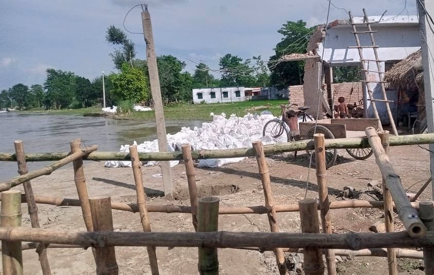 Eruption intensified, three houses covered in river