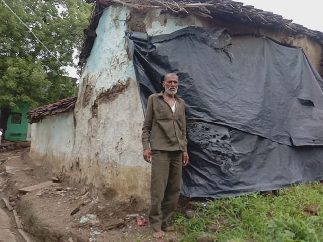 houses collapse by rain