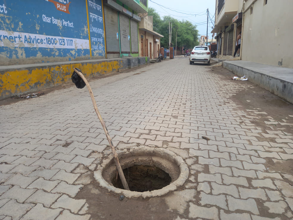 Fear of accident due to open manhole
